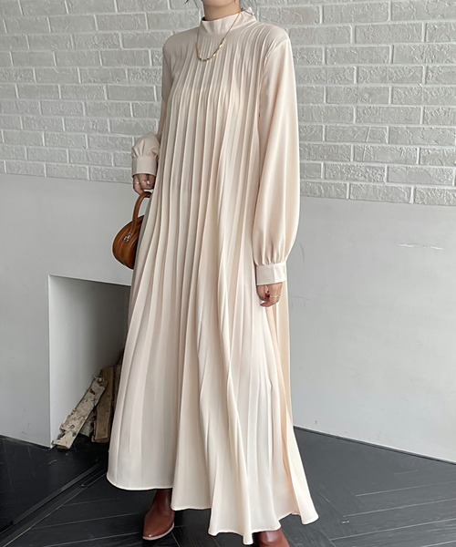 emi+（エミプラス）の「ボリュームスリーブフレアプリーツワンピース（ワンピース・レディース・ブラック/ベージュ/カーキ/チャコールグレー/ブルーグリーン・M/L）」の10枚目の写真