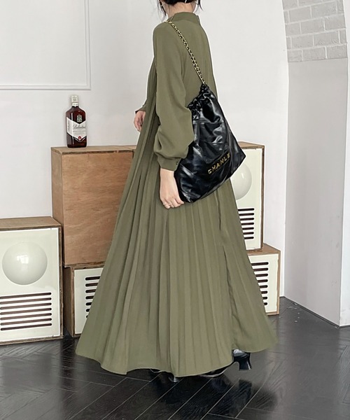 emi+（エミプラス）の「ボリュームスリーブフレアプリーツワンピース（ワンピース・レディース・ブラック/ベージュ/カーキ/チャコールグレー/ブルーグリーン・M/L）」の16枚目の写真