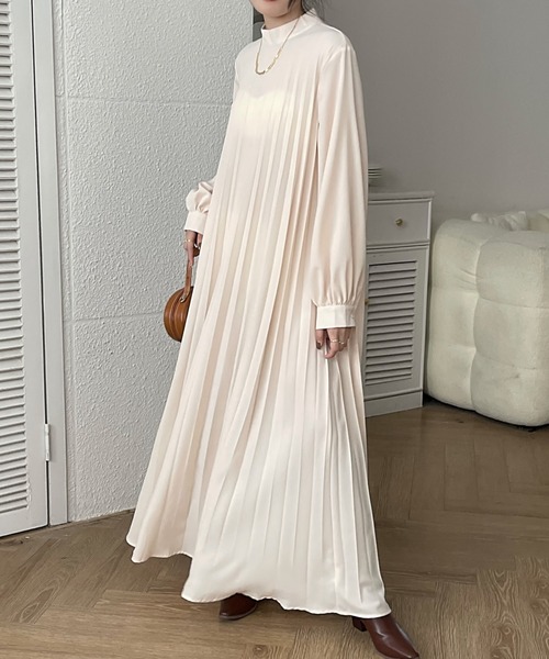 emi+（エミプラス）の「ボリュームスリーブフレアプリーツワンピース（ワンピース・レディース・ブラック/ベージュ/カーキ/チャコールグレー/ブルーグリーン・M/L）」の19枚目の写真