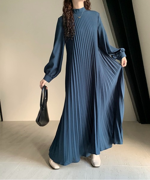 emi+（エミプラス）の「ボリュームスリーブフレアプリーツワンピース（ワンピース・レディース・ブラック/ベージュ/カーキ/チャコールグレー/ブルーグリーン・M/L）」の22枚目の写真