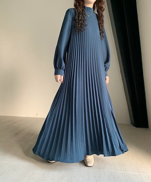 emi+（エミプラス）の「ボリュームスリーブフレアプリーツワンピース（ワンピース・レディース・ブラック/ベージュ/カーキ/チャコールグレー/ブルーグリーン・M/L）」の21枚目の写真