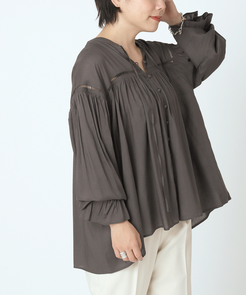 B.C STOCK(ベーセーストック)の「キャンディースリーブブラウス(シャツ/ブラウス・レディース・ブラウン/ブラック系その他/ブルー/オレンジ・FREE)」の2枚目の写真