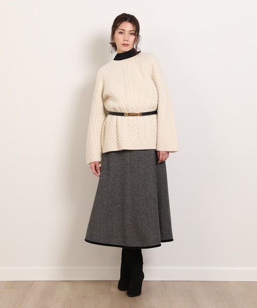 INED(イネド)の「変則ケーブル柄ニット レイヤード 着丈長め セーター(ニット/セーター・レディース・オフホワイト/キャメル/レッド/イエロー・9号)」の5枚目の写真