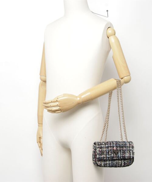 Guess（ゲス）の「SPARK Micro Mini（ショルダーバッグ・レディース・ブラック系その他・ONE SIZE）」の3枚目の写真