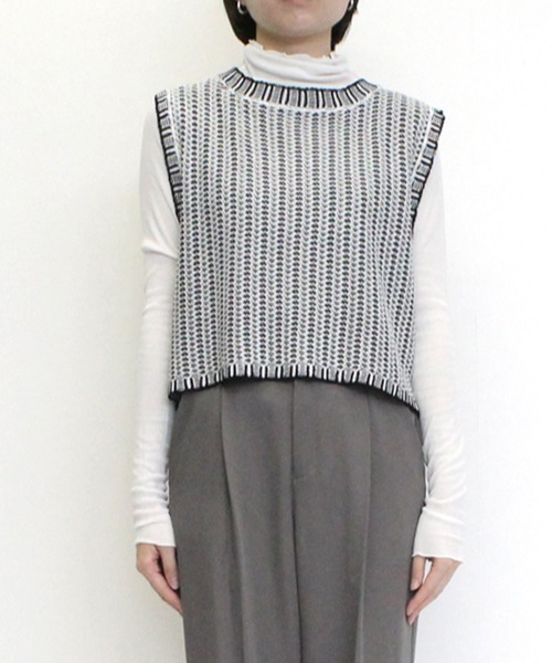 STYLEBLOCK(スタイルブロック)の「A麻タッチニット配色ジャガードショートプルオーバー(ニット/セーター・レディース・ブラック/グリーン/ネイビー/オレンジ/グレイッシュベージュ/ベージュ・M)」の2枚目の写真