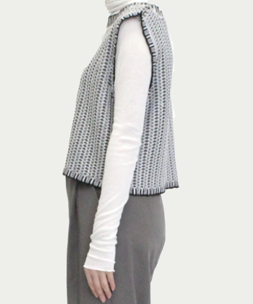 STYLEBLOCK(スタイルブロック)の「A麻タッチニット配色ジャガードショートプルオーバー(ニット/セーター・レディース・ブラック/グリーン/ネイビー/オレンジ/グレイッシュベージュ/ベージュ・M)」の10枚目の写真