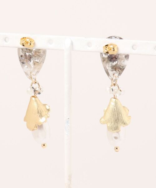 tone(トーン)の「【YM】かすみ草 × 花座パール ピアス(MA)(ピアス(両耳用)・レディース・グレー・FREE)」の2枚目の写真