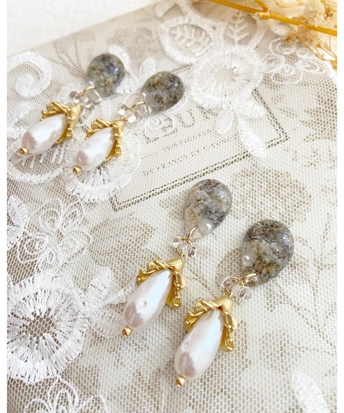 tone(トーン)の「【YM】かすみ草 × 花座パール ピアス(MA)(ピアス(両耳用)・レディース・グレー・FREE)」の3枚目の写真