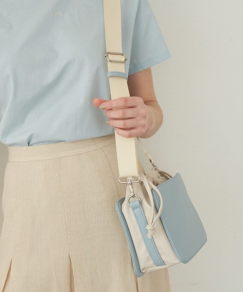 idem（イデム）の「bicolor drawstring bag/フェイクレザー巾着バッグ（ショルダーバッグ・レディース・アイボリー/ブルー/ブラック・FREE）」の15枚目の写真