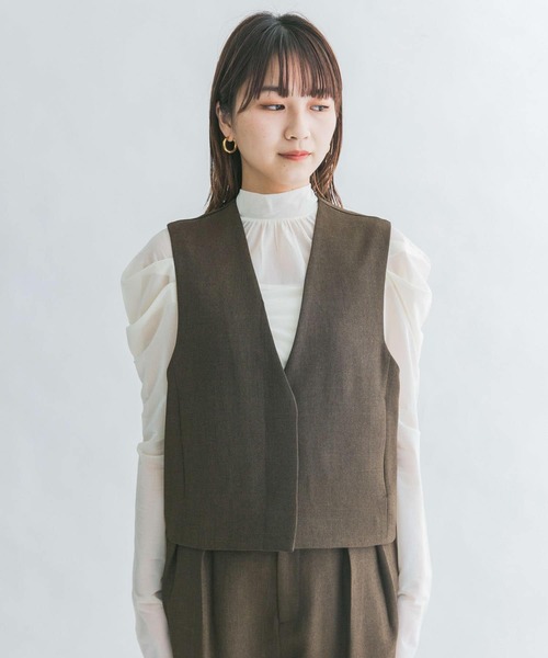 KBF(ケイビーエフ)の「ノーカラーコンパクトベスト(ベスト・レディース・グリーン系その他/ブラウン・ONE)」の9枚目の写真