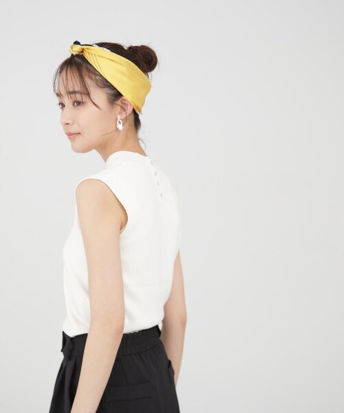 N.(N. Natural Beauty Basic)(エヌエヌナチュラルビューティーベーシック)の「◆総針ボトルネックノースリーブニット(ニット/セーター・レディース・ボルドー/マジェンタ/グリーン/ホワイト/ブラック・MEDIUM)」の7枚目の写真