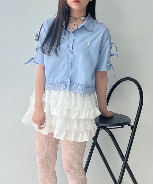 AS KNOW AS plus（アズノゥアズプラス）の「〇肩リボン刺繍ロゴ半袖シャツ（シャツ/ブラウス・レディース・オフホワイト/ブルー系/ピンク/ホワイト系1/ブラック系1/ブルー系1/ブルー/ブラック系2/ブルー系2/ホワイト系2/ブルー系その他2・FREE）」の14枚目の写真