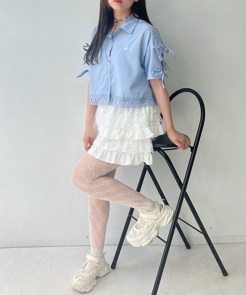 AS KNOW AS plus（アズノゥアズプラス）の「〇肩リボン刺繍ロゴ半袖シャツ（シャツ/ブラウス・レディース・オフホワイト/ブルー系/ピンク/ホワイト系1/ブラック系1/ブルー系1/ブルー/ブラック系2/ブルー系2/ホワイト系2/ブルー系その他2・FREE）」の15枚目の写真