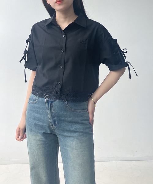 AS KNOW AS plus（アズノゥアズプラス）の「〇肩リボン刺繍ロゴ半袖シャツ（シャツ/ブラウス・レディース・オフホワイト/ブルー系/ピンク/ホワイト系1/ブラック系1/ブルー系1/ブルー/ブラック系2/ブルー系2/ホワイト系2/ブルー系その他2・FREE）」の17枚目の写真