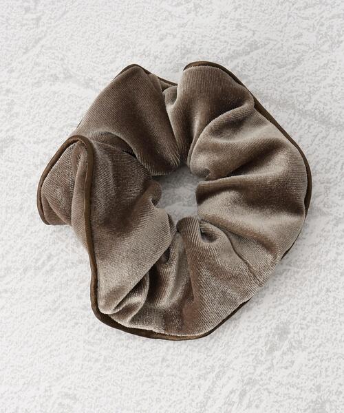 OPAQUE.CLIP（オペークドットクリップ）の「◆ベロアシュシュ（その他ヘアアクセサリー・レディース・パープル系4/ブラウン系/イエロー・00）」の2枚目の写真