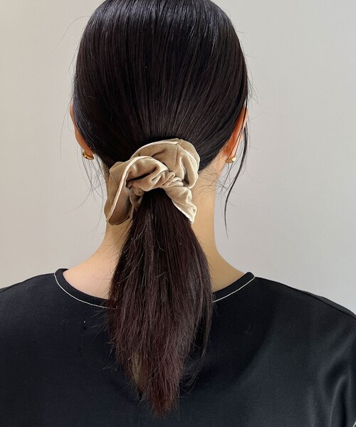 OPAQUE.CLIP（オペークドットクリップ）の「◆ベロアシュシュ（その他ヘアアクセサリー・レディース・パープル系4/ブラウン系/イエロー・00）」の6枚目の写真