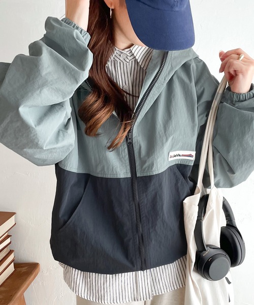 Java(ジャバ)の「《JaVa ジャバコラボ》おでかけに大活躍。大人のスポーティアウター。 バイカラーオーバーサイズナイロンジャケット(ナイロンジャケット・レディース・ブルー系1/イエロー系1/ホワイト系1/アイボリー系1・SMALL/MEDIUM/LARGE/X-LARGE)」の7枚目の写真