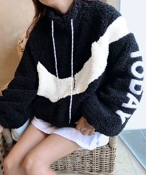 NinaetLina（ニナエリナ）の「ボアスタンドジップアウター（ブルゾン・レディース・ブラック/ライトベージュ・M/XL/L）」の3枚目の写真