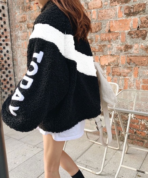 NinaetLina（ニナエリナ）の「ボアスタンドジップアウター（ブルゾン・レディース・ブラック/ライトベージュ・M/XL/L）」の4枚目の写真