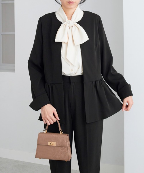 alotta(アロッタ)の「洗える!ペプラムジャケットスーツ(スーツパンツ・レディース・ブラック/ネイビー・LL/M/L/3L)」の16枚目の写真