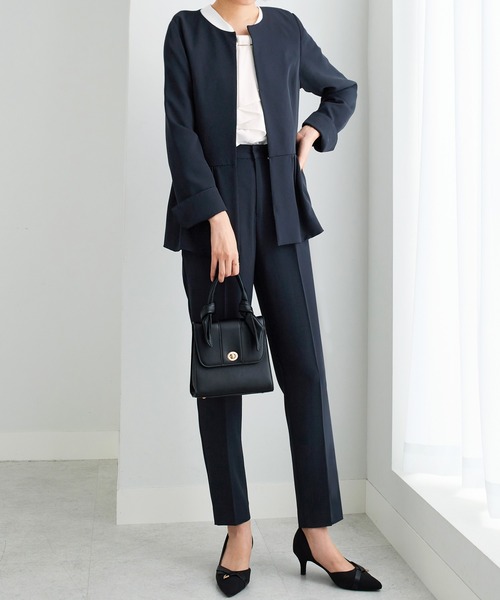 alotta(アロッタ)の「洗える!ペプラムジャケットスーツ(スーツパンツ・レディース・ブラック/ネイビー・LL/M/L/3L)」の20枚目の写真