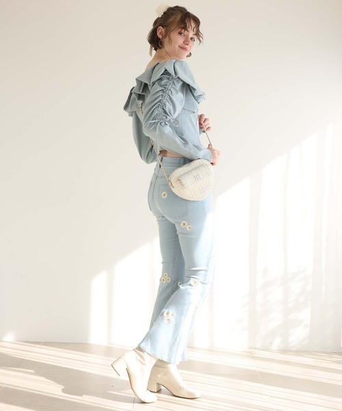 Seemi. byNICECLAUP（ シーミーバイナイスクラップ）の「【Seemi.】ショートフリルブラウス（シャツ/ブラウス・レディース・アイボリー/ブルー系その他/サックスブルー・FREE）」の7枚目の写真