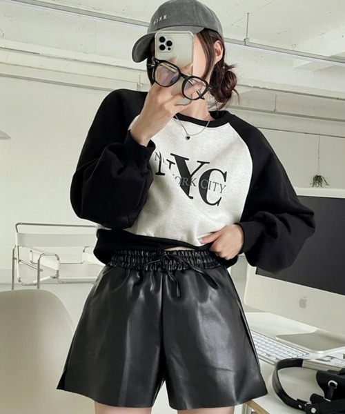 MAISON DE THERESE(メゾン ド テレーズ)の「裏起毛ロゴスウェット NYCロゴラグランショート丈トレーナー(スウェット・レディース・ブラック/グレー・M/L/XL/XX-LARGE)」の20枚目の写真
