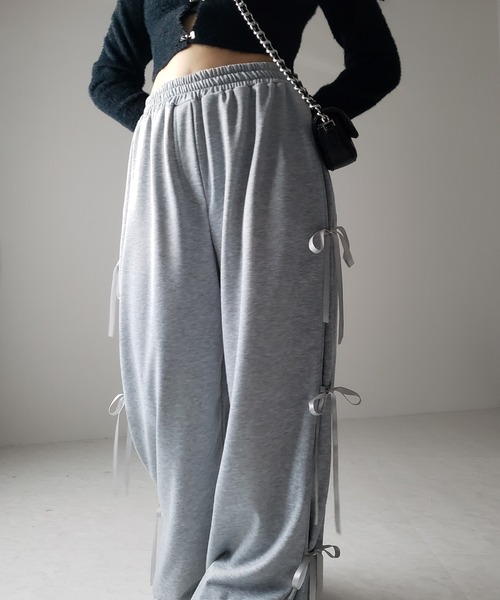 me+em select（ミームセレクト）の「【 ２color 】３ストラップサイドリボンワイドスウェットパンツ／ three strap side ribbon wide sweat pants（スウェットパンツ・レディース・ブラック/グレー・FREE）」の4枚目の写真