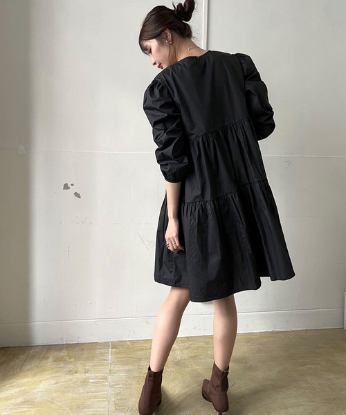 Jewelobe(ジュエローブ)の「ティアードチュニックミニワンピース(ワンピース・レディース・ベージュ/ブラック・FREE)」の13枚目の写真