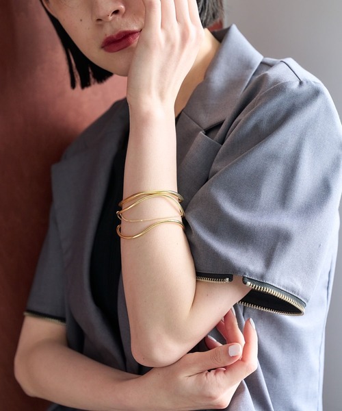 HARE(ハレ)の「2PSETバングル(HARE)(バングル/リストバンド・レディース・ゴールド/シルバー/シルバー系その他/ブラック・FREE)」の11枚目の写真