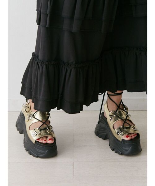 jouetie（ジュエティ）の「レースアップスニーカーソールサンダル（サンダル・レディース・ブラック/ゴールド・MEDIUM/LARGE）」の11枚目の写真