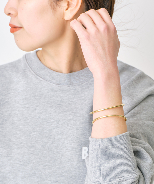 Bijou R.I (ビジューアールアイ)の「【Bijou R.I / ビジューアールアイ】Stitch Bent Bracelet(ブレスレット・レディース・シルバー/ゴールド・SMALL)」の4枚目の写真