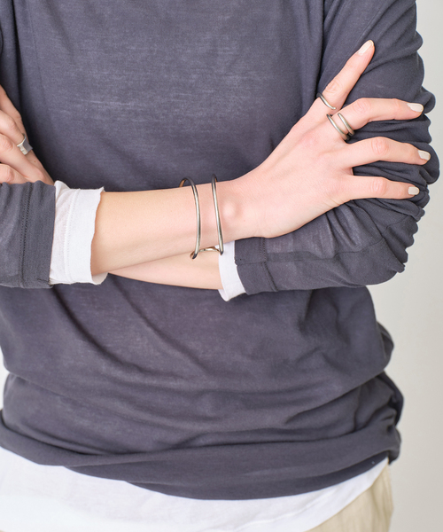 Bijou R.I (ビジューアールアイ)の「【Bijou R.I / ビジューアールアイ】Stitch Bent Bracelet(ブレスレット・レディース・シルバー/ゴールド・SMALL)」の9枚目の写真