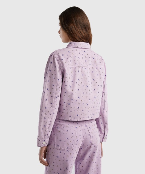 BENETTON (UNITED COLORS OF BENETTON)（ベネトンユナイテッドカラーズオブベネトン）の「花柄プリントクロップド丈カラーデニムジャケット（デニムジャケット・レディース・アイボリー/ラベンダー/ブルー・XX-SMALL/X-SMALL/SMALL/MEDIUM/LARGE）」の9枚目の写真