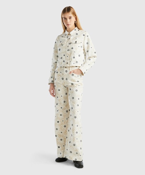 BENETTON (UNITED COLORS OF BENETTON)（ベネトンユナイテッドカラーズオブベネトン）の「花柄プリントクロップド丈カラーデニムジャケット（デニムジャケット・レディース・アイボリー/ラベンダー/ブルー・XX-SMALL/X-SMALL/SMALL/MEDIUM/LARGE）」の5枚目の写真