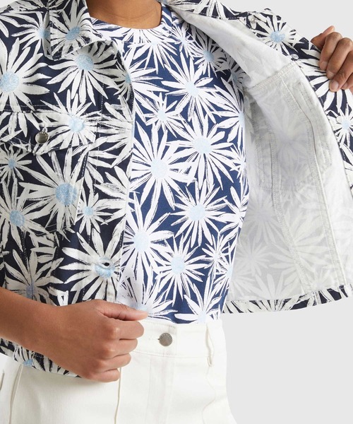 BENETTON (UNITED COLORS OF BENETTON)（ベネトンユナイテッドカラーズオブベネトン）の「花柄プリントクロップド丈カラーデニムジャケット（デニムジャケット・レディース・アイボリー/ラベンダー/ブルー・XX-SMALL/X-SMALL/SMALL/MEDIUM/LARGE）」の18枚目の写真