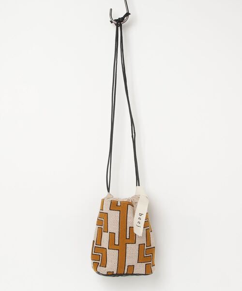 beej（ビージ）の「beej drawstring emb bag（ハンドバッグ・レディース・ブラック/ベージュ・FREE）」の13枚目の写真