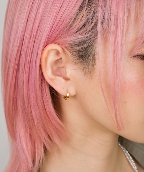 TOM WOOD（トムウッド）の「【TOMWOOD/トムウッド】Ice Huggie Gold ゴールド ピアス（ピアス（両耳用）・レディース・ゴールド・FREE）」の3枚目の写真
