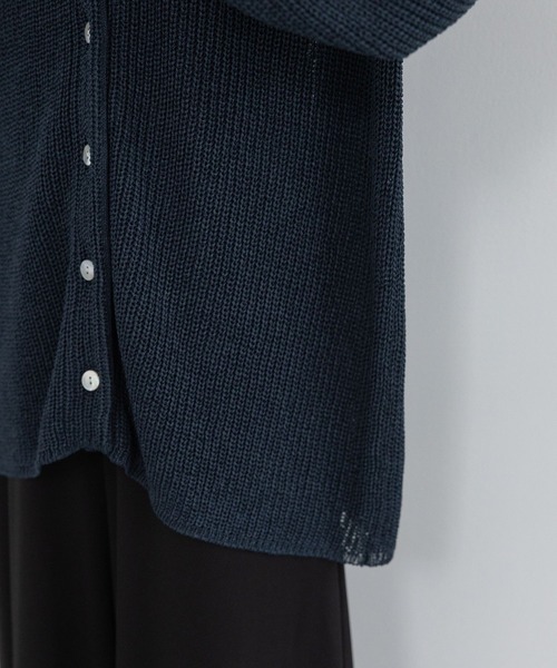 e/rm(イーアールエム)の「【e/rm】ワシニットVネックカーディガン(カーディガン/ボレロ・レディース・オフホワイト/チャコールグレー/ネイビー/イエロー系その他・FREE)」の17枚目の写真