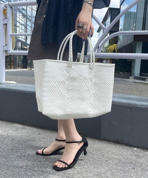 fredy emue（フレディエミュ）の「【Moon Bird/ムーンバード】ワイドシェイプメルカドバッグ（トートバッグ・レディース・ホワイト/ブラック系その他3/ブラック系その他・FREE）」の2枚目の写真