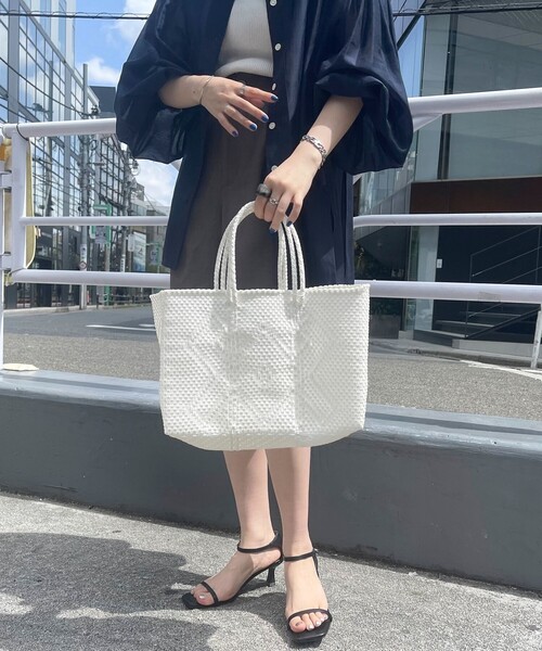 fredy emue（フレディエミュ）の「【Moon Bird/ムーンバード】ワイドシェイプメルカドバッグ（トートバッグ・レディース・ホワイト/ブラック系その他3/ブラック系その他・FREE）」の4枚目の写真