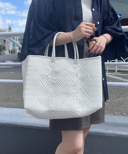 fredy emue（フレディエミュ）の「【Moon Bird/ムーンバード】ワイドシェイプメルカドバッグ（トートバッグ・レディース・ホワイト/ブラック系その他3/ブラック系その他・FREE）」の7枚目の写真