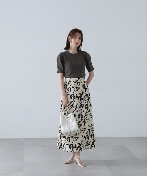 N.(N. Natural Beauty Basic)(エヌエヌナチュラルビューティーベーシック)の「◆パワーショルダーリブニット(ニット/セーター・レディース・スミクロ/イエロー/オフホワイト・MEDIUM)」の13枚目の写真