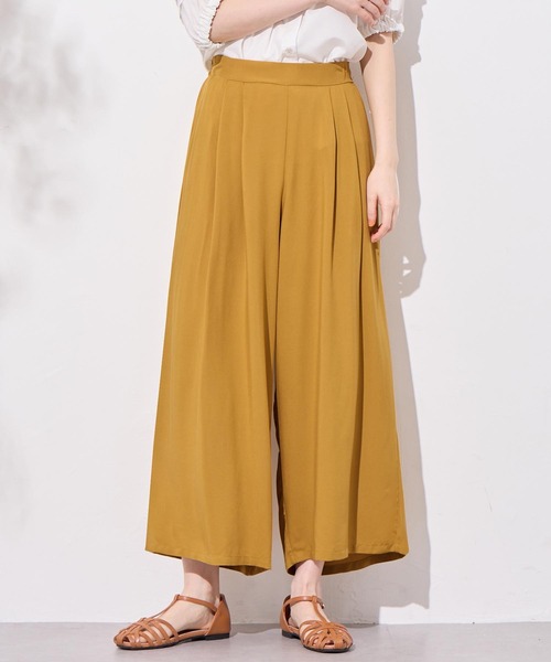 Viola e Viola(ヴィオラエヴィオラ)の「接触冷感美脚ワイドパンツ(その他パンツ・レディース・ブラック/ターコイズブルー/イエロー/モカ・MEDIUM/LARGE)」の4枚目の写真