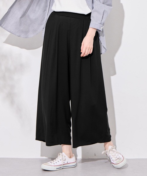 Viola e Viola(ヴィオラエヴィオラ)の「接触冷感美脚ワイドパンツ(その他パンツ・レディース・ブラック/ターコイズブルー/イエロー/モカ・MEDIUM/LARGE)」の1枚目の写真
