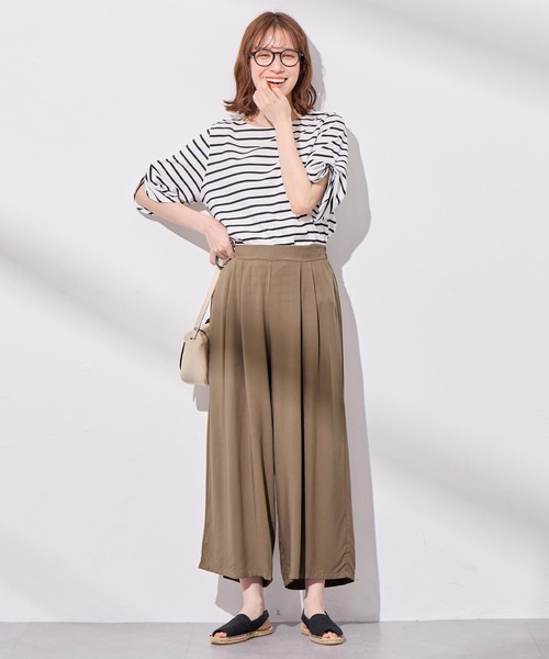 Viola e Viola(ヴィオラエヴィオラ)の「接触冷感美脚ワイドパンツ(その他パンツ・レディース・ブラック/ターコイズブルー/イエロー/モカ・MEDIUM/LARGE)」の7枚目の写真