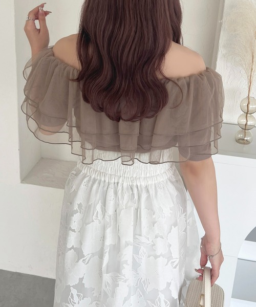 apres jour(アプレジュール)の「チュールオフショルトップス【ZOZOTOWN限定アイテム】(Tシャツ/カットソー・レディース・チャコールグレー/モカ/グレイッシュベージュ・X-LARGE/フリー)」の17枚目の写真