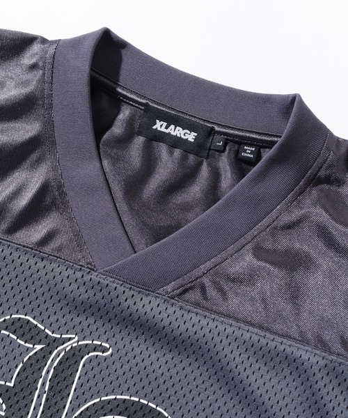 【セール】OLD ENGLISH LOGO V NECK S/S TEE（Tシャツ/カットソー）｜XLARGE（エクストララージ）