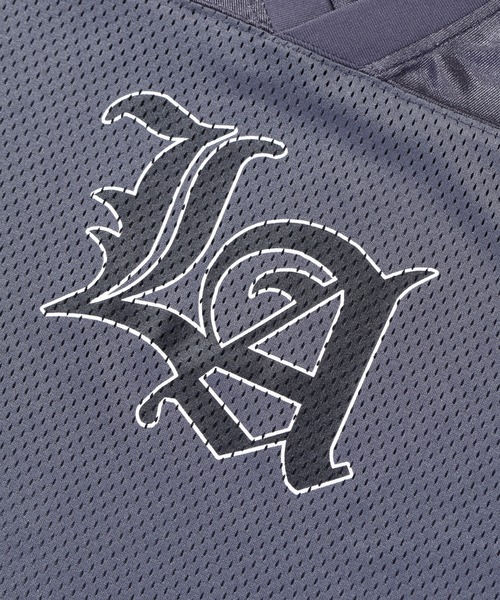 XLARGE（エクストララージ）の「OLD ENGLISH LOGO V NECK S/S