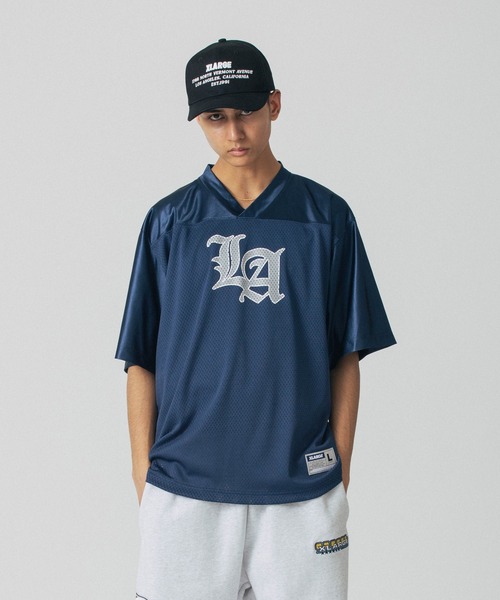 XLARGE（エクストララージ）の「OLD ENGLISH LOGO V NECK S/S